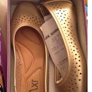 Ladies/Girls size 36 flats